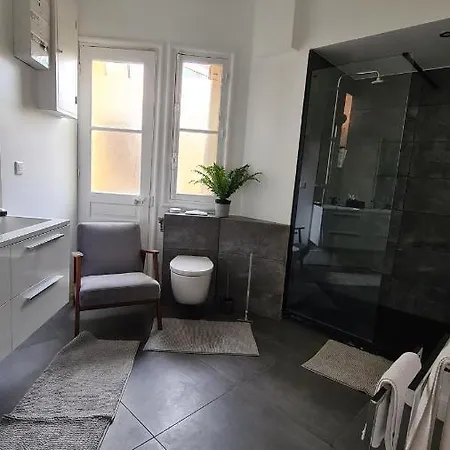 Maison De A A 450 Metres De La Croisette *